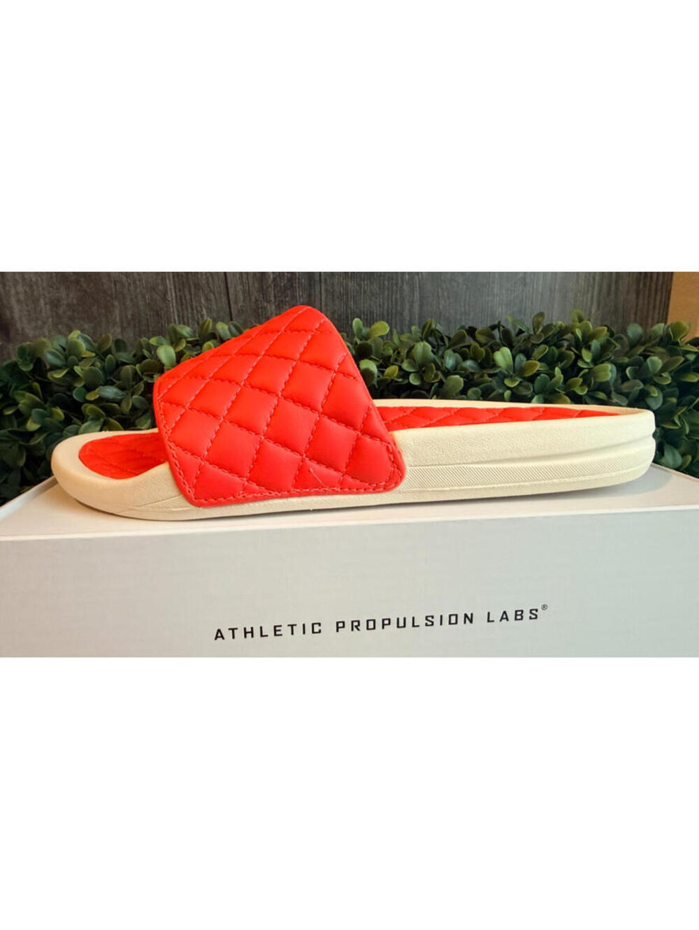 APL Women's Lusso Magma/Pristine Quilted Slides EU 38.5 US 8